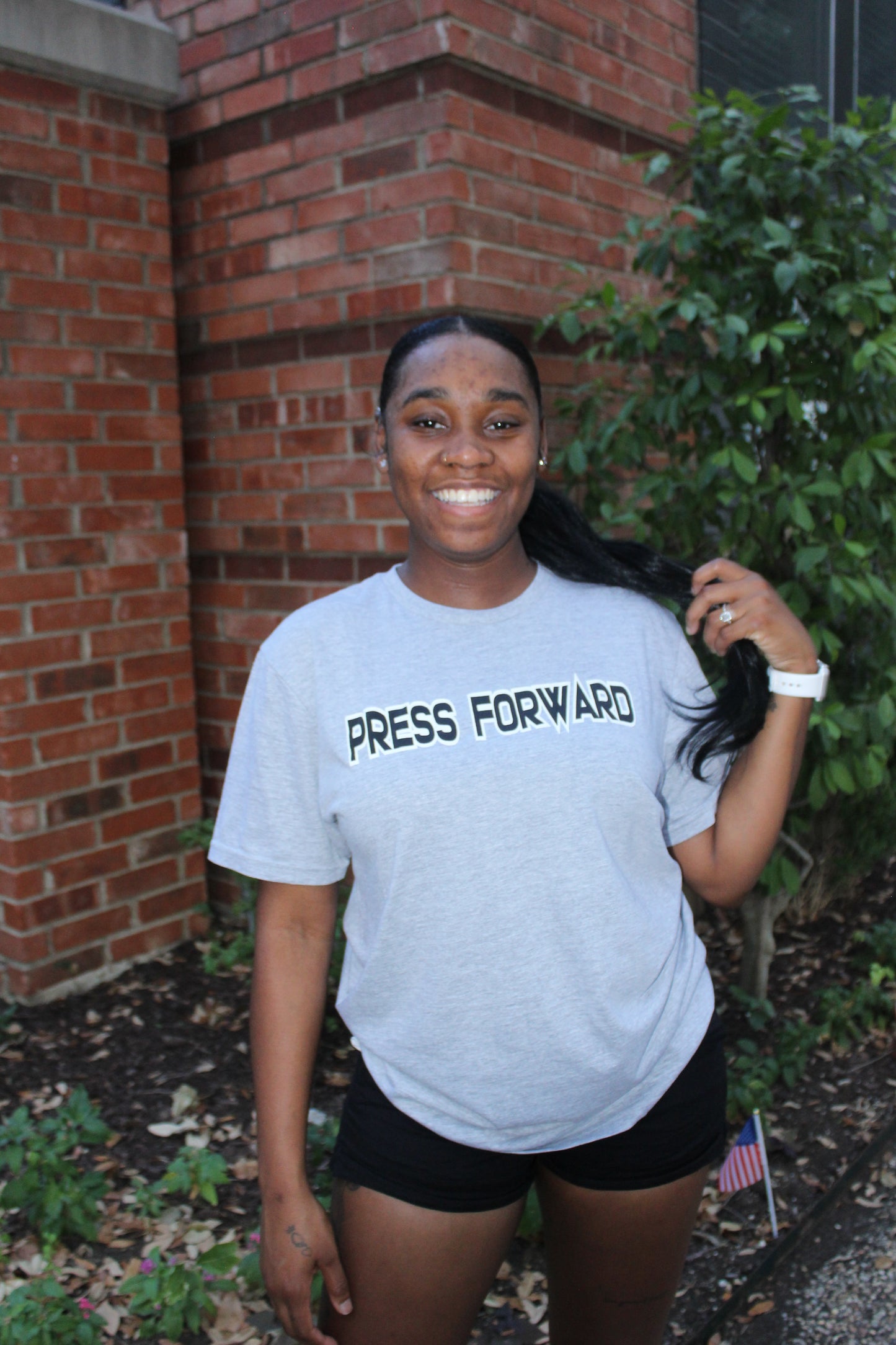 GREY “EVERYDAY” TEE