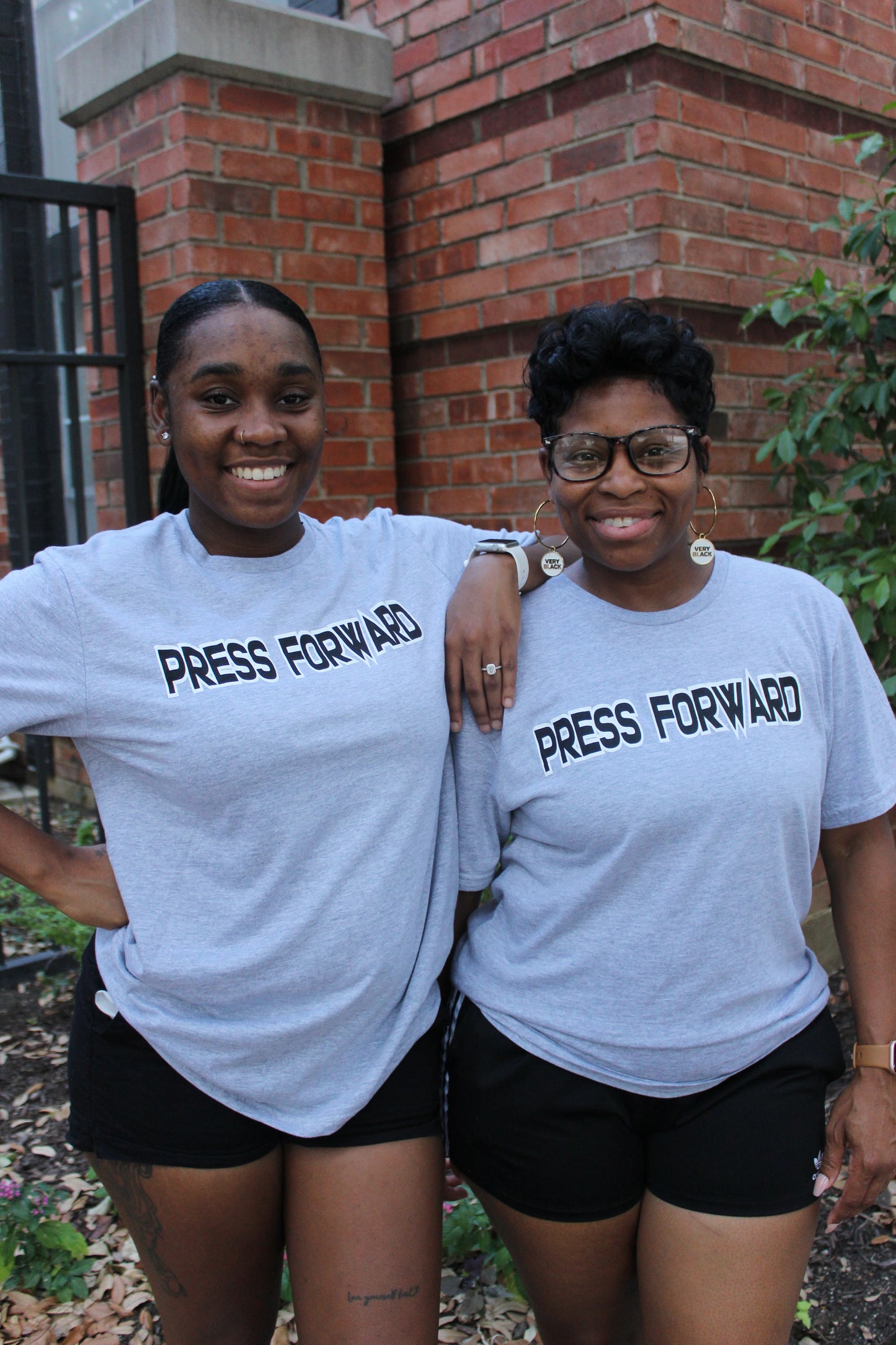 GREY “EVERYDAY” TEE