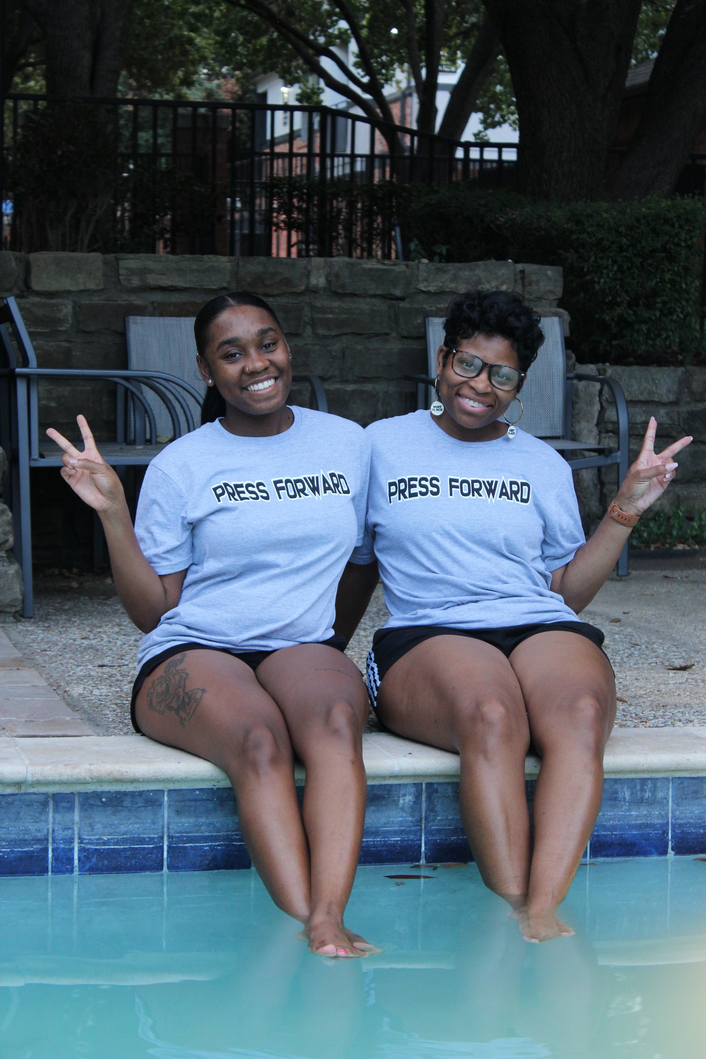 GREY “EVERYDAY” TEE